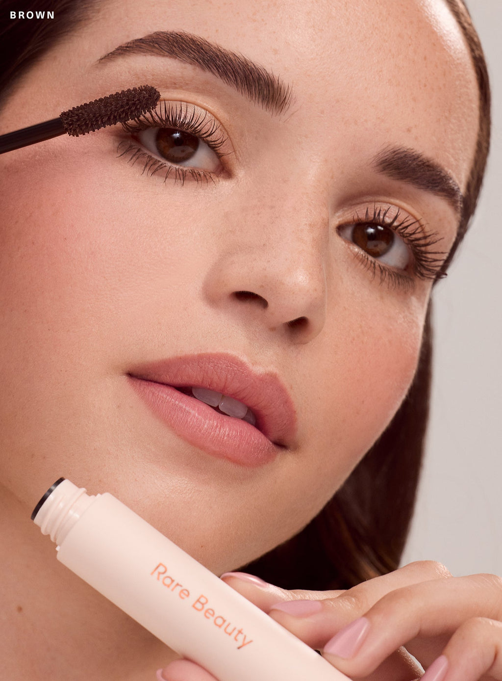 Perfect Strokes Universal Volumizing Mascara – Brown